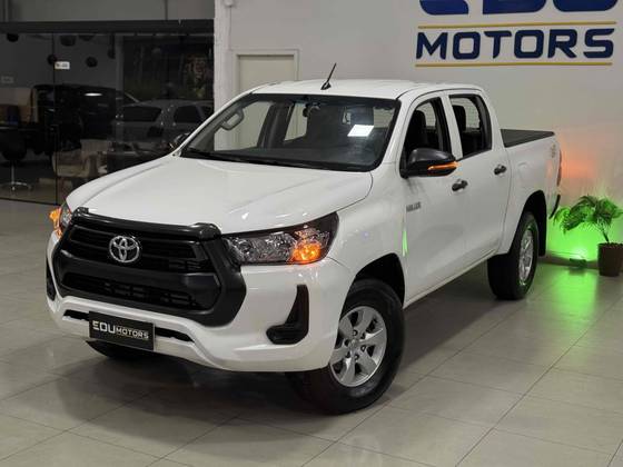 TOYOTA HILUX 2.8 D-4D TURBO DIESEL CD POWER PACK 4X4 MANUAL TOYOTA HILUX 2.8 D-4D TURBO DIESEL CD POWER PACK 4X4 MANUAL